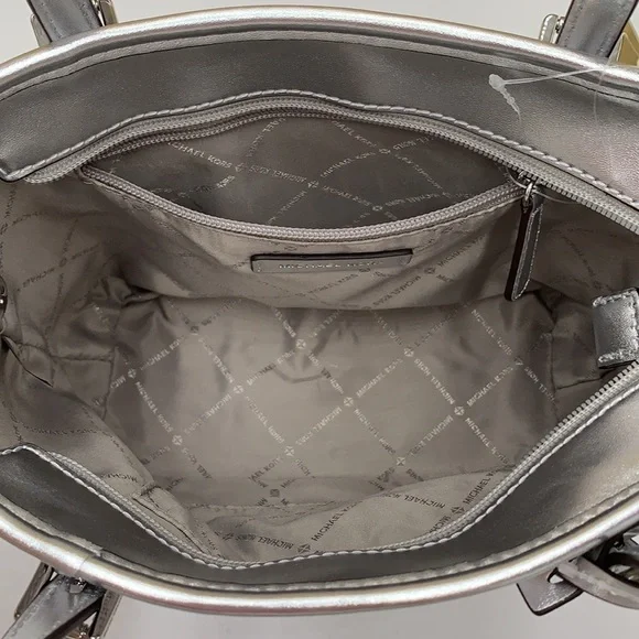 Michael Kors Jet Set Girls Print Bright White Signature XS Carryall Top Zip Tote - Picture 14 of 16